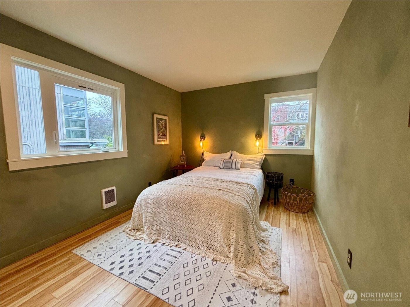 107 16th Avenue #107, Seattle, WA 98122-5610