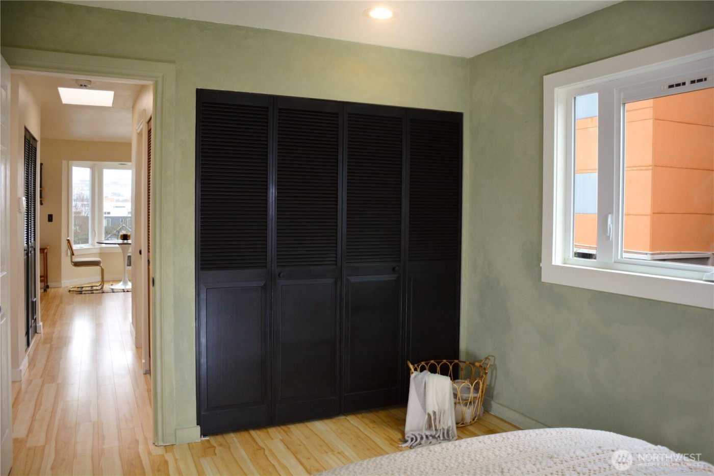 107 16th Avenue #107, Seattle, WA 98122-5610