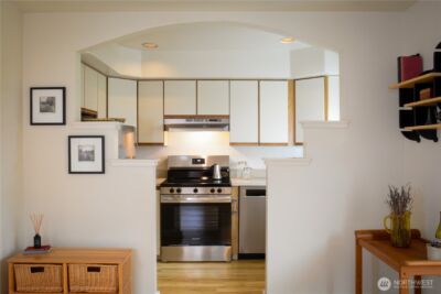 107 16th Avenue #107, Seattle, WA 98122-5610 - Photo 8