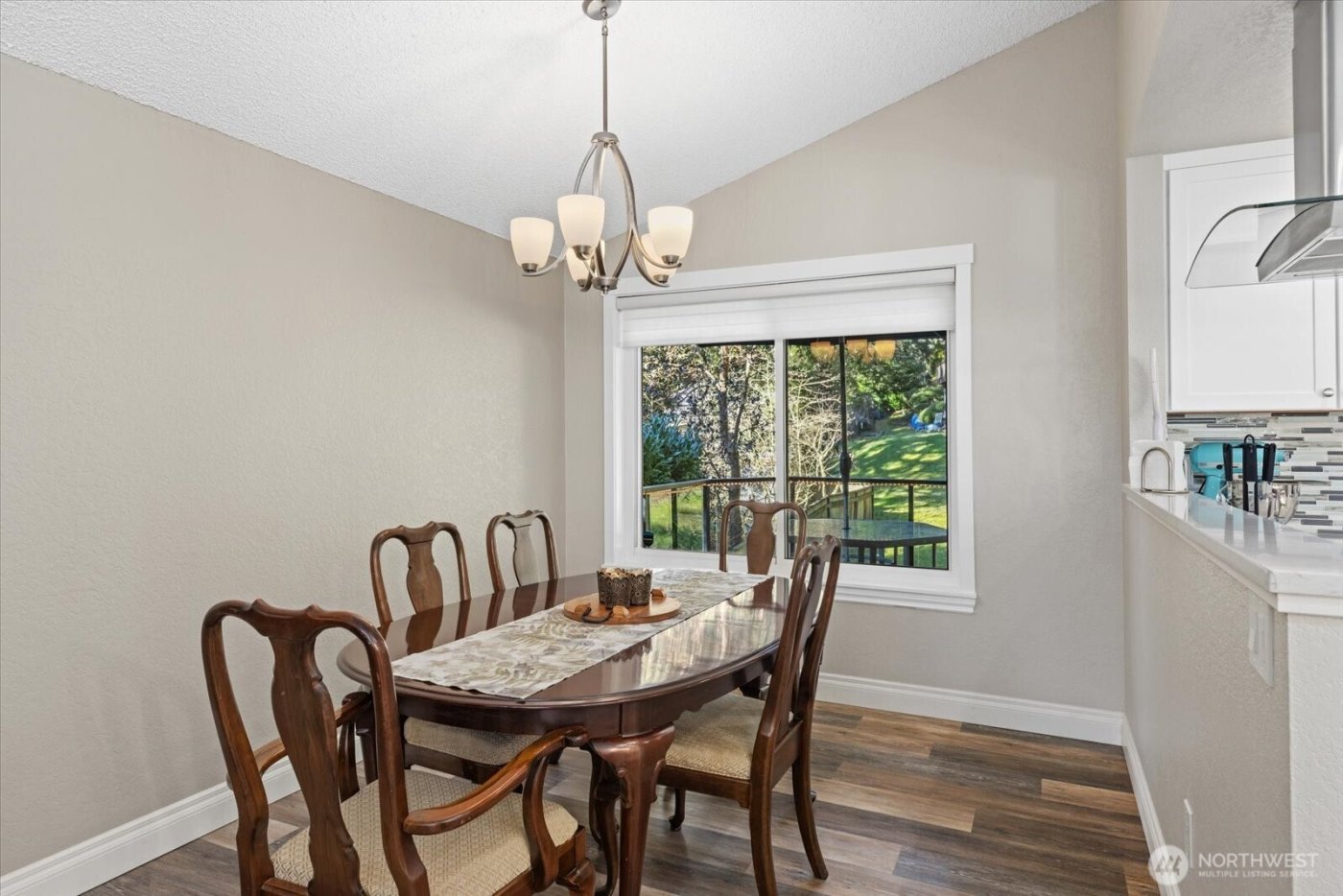 3718 NE 189th Place , Lake Forest Park, WA 98155