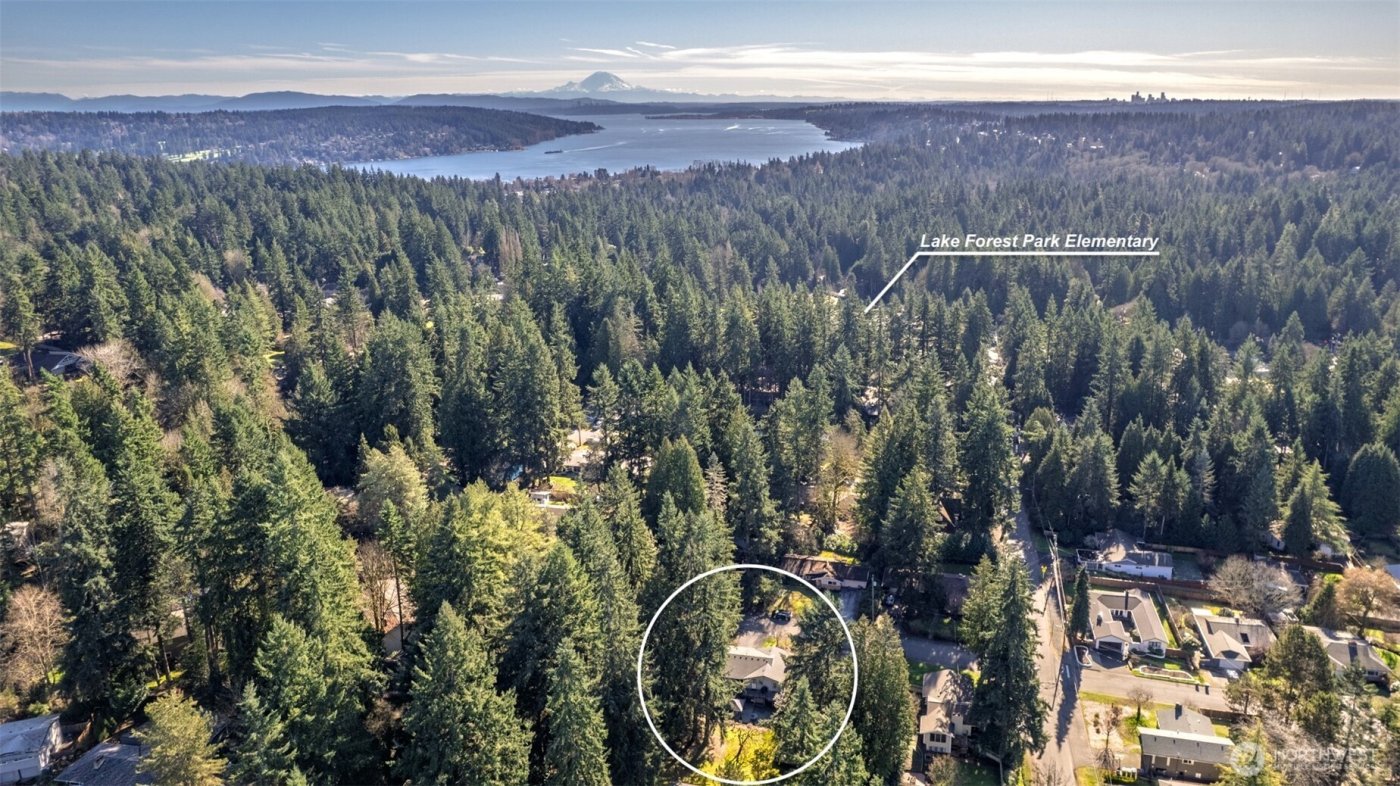 3718 NE 189th Place , Lake Forest Park, WA 98155