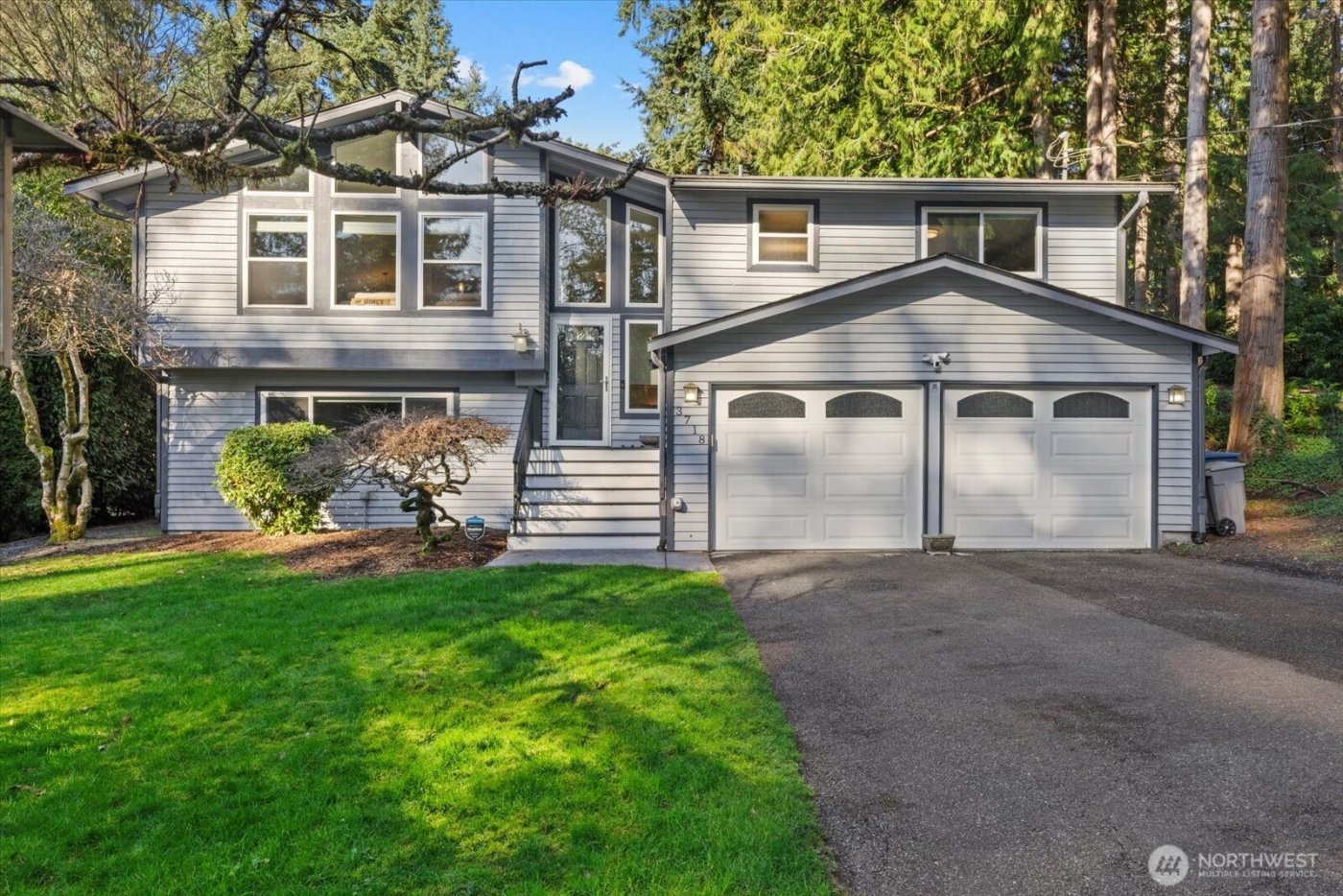 3718 NE 189th Place , Lake Forest Park, WA 98155