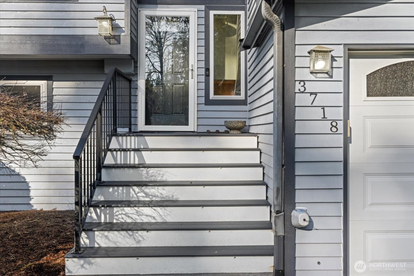 3718 NE 189th Place , Lake Forest Park, WA 98155