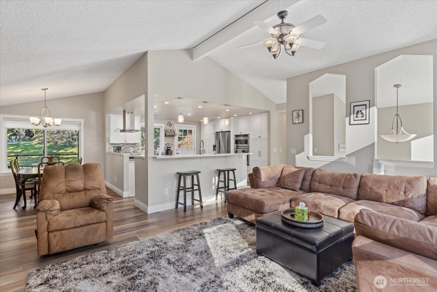 3718 NE 189th Place , Lake Forest Park, WA 98155