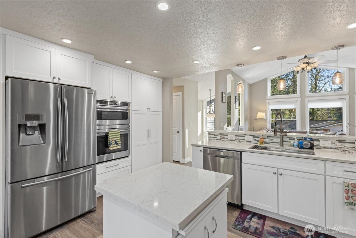 3718 NE 189th Place , Lake Forest Park, WA 98155