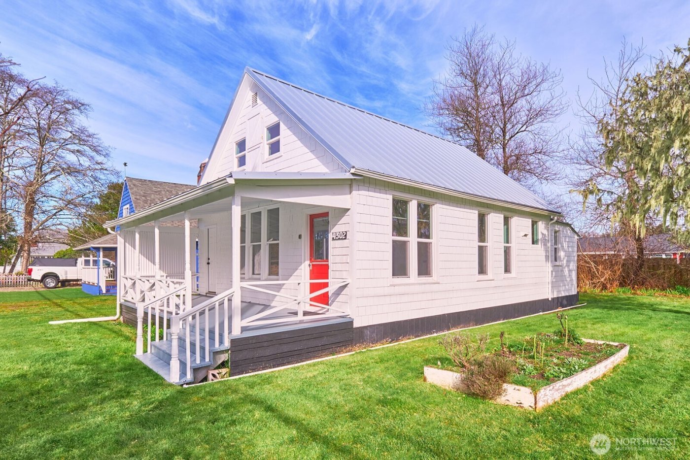 4302 L Place , Seaview, WA 98644