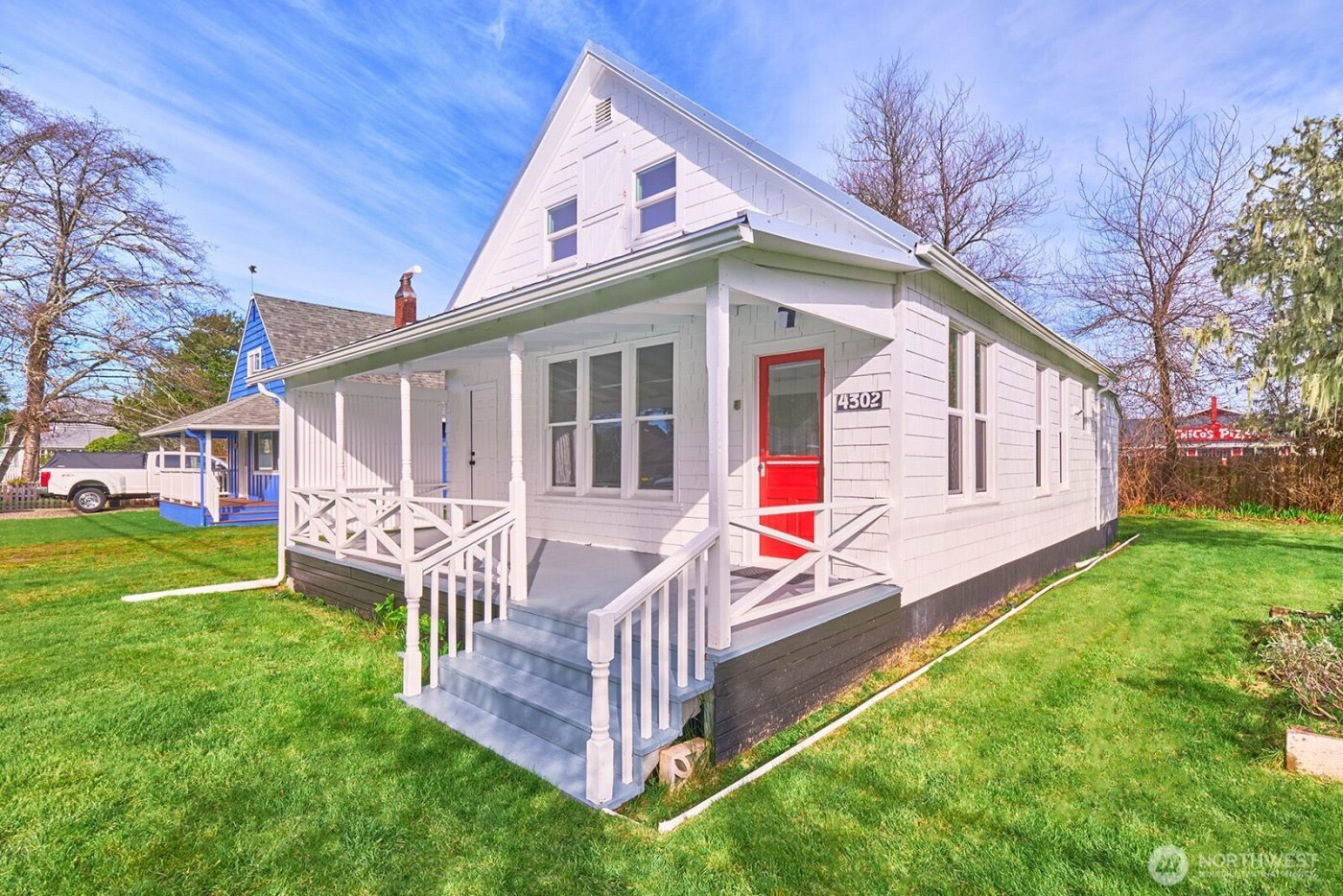 4302 L Place , Seaview, WA 98644