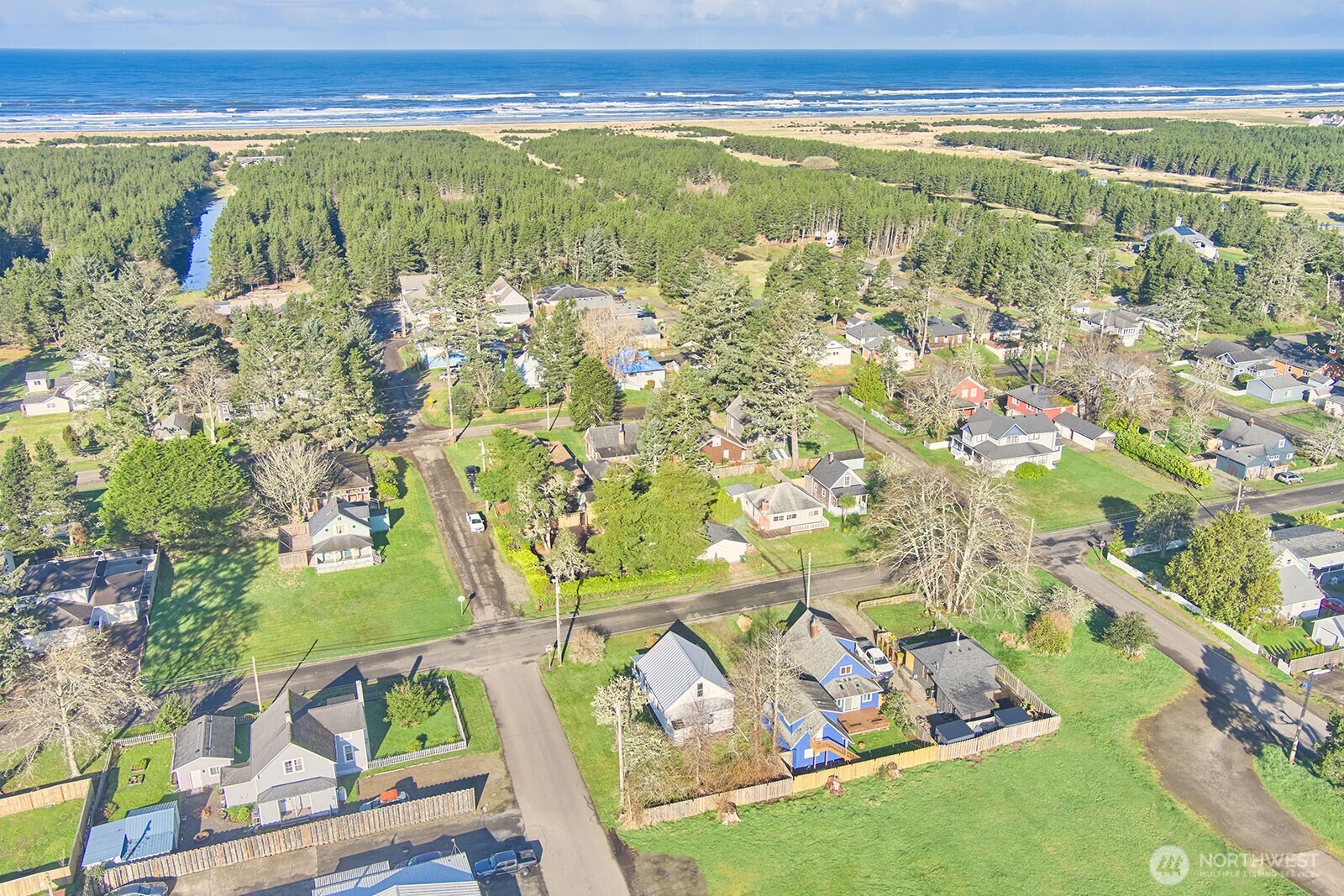 4302 L Place , Seaview, WA 98644
