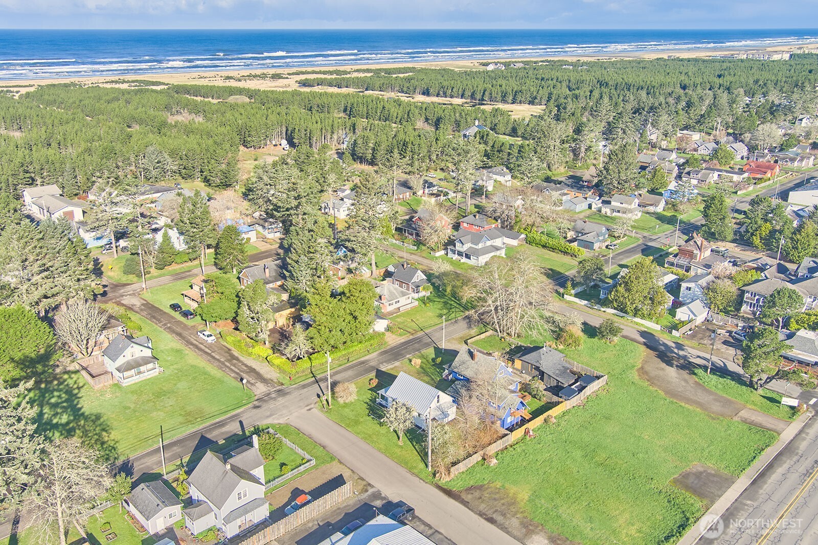 4302 L Place , Seaview, WA 98644