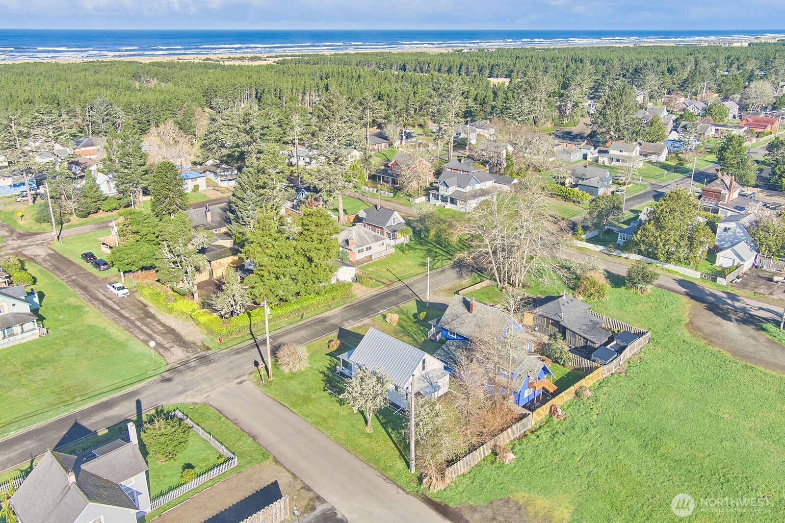 4302 L Place , Seaview, WA 98644