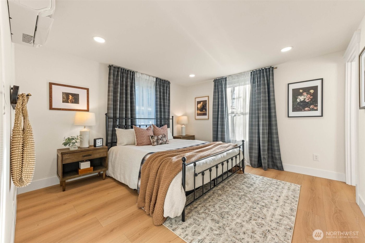 12250 Densmore Avenue N, Seattle, WA 98133