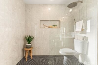 12250 Densmore Avenue N, Seattle, WA 98133 - Photo 16