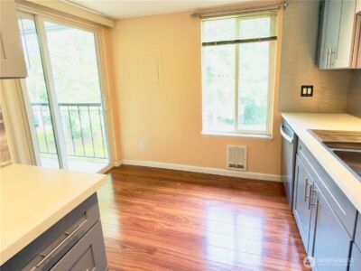 4717 W Lake Sammamish Pkwy SE #C305, Sammamish, WA 98027 - Photo 17