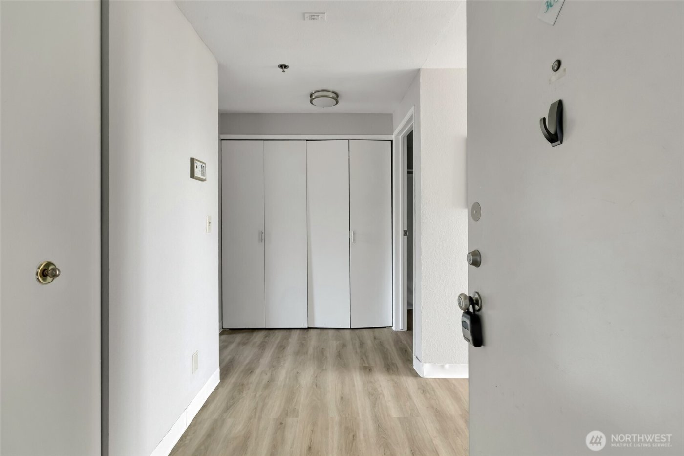 28610 16th Avenue S #303, Federal Way, WA 98003