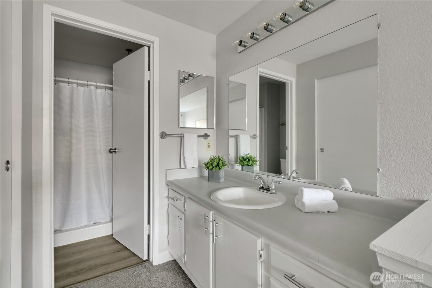 28610 16th Avenue S #303, Federal Way, WA 98003