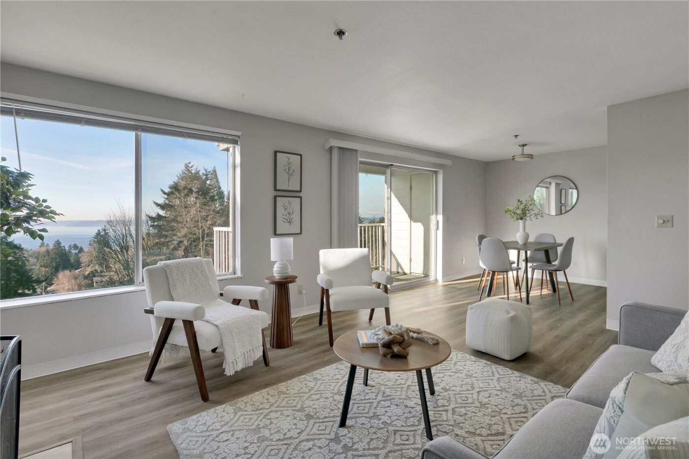 28610 16th Avenue S #303, Federal Way, WA 98003