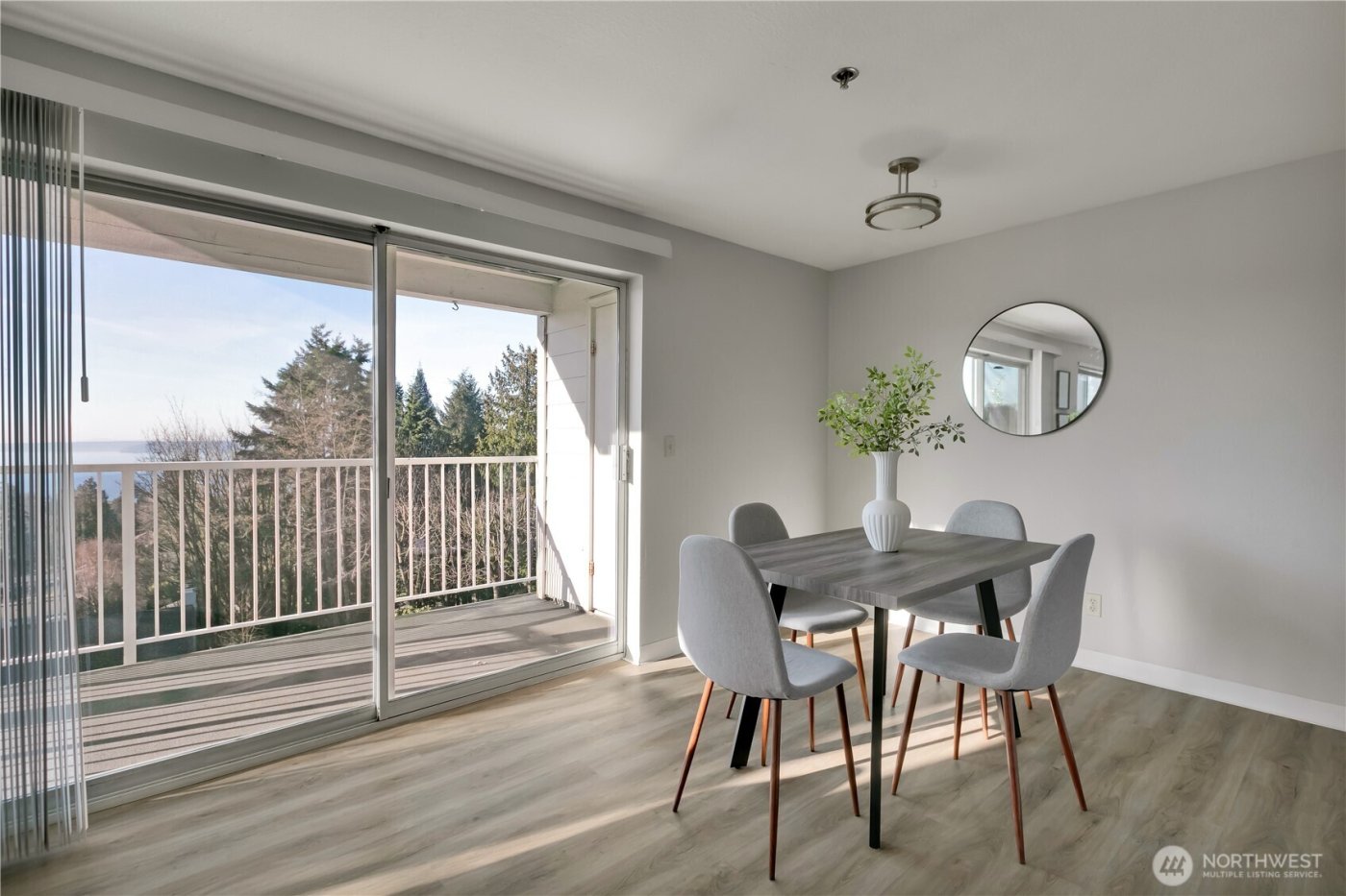 28610 16th Avenue S #303, Federal Way, WA 98003