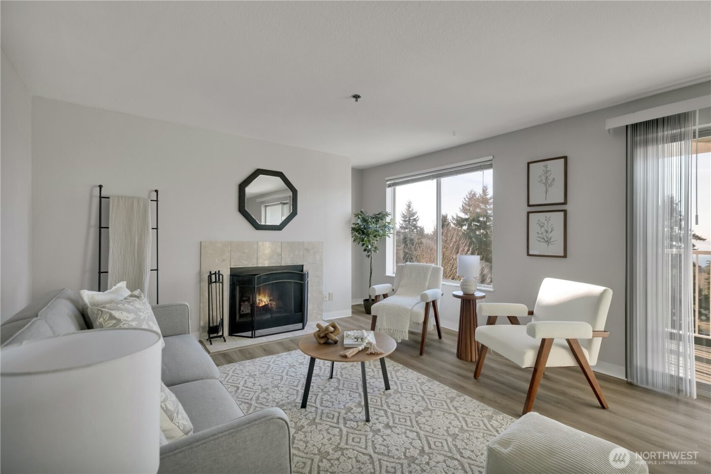 28610 16th Avenue S #303, Federal Way, WA 98003