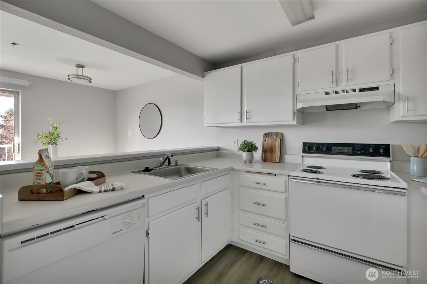 28610 16th Avenue S #303, Federal Way, WA 98003