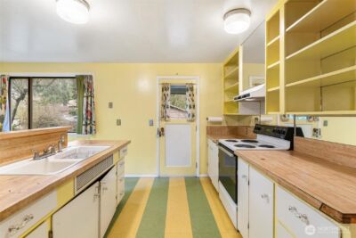 13758 Palatine Avenue N, Seattle, WA 98133 - Photo 11