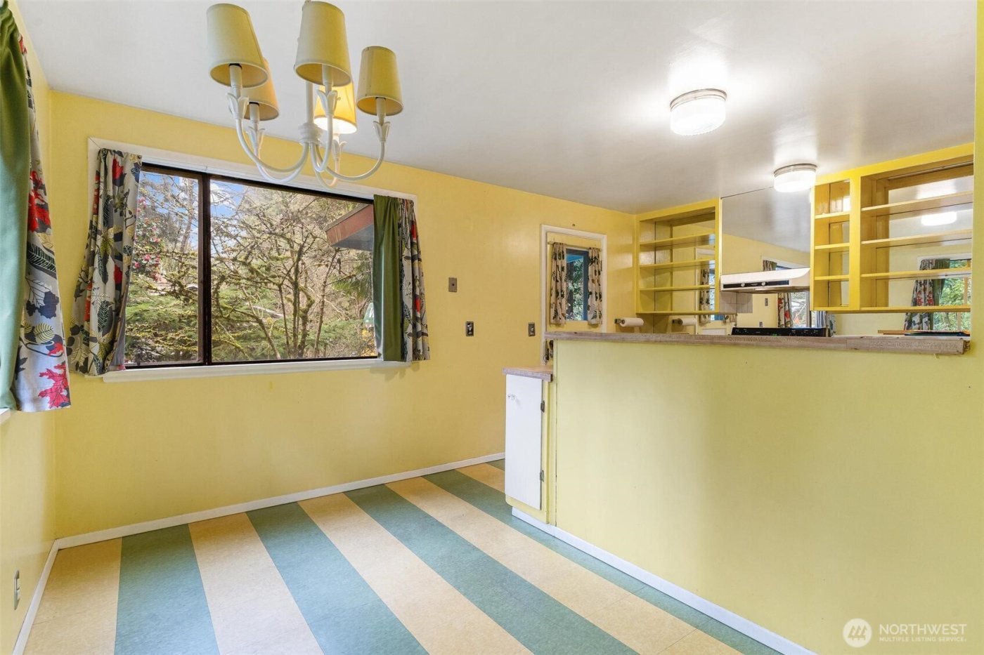 13758 Palatine Avenue N, Seattle, WA 98133