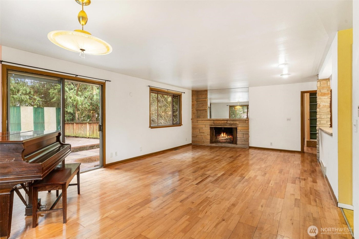 13758 Palatine Avenue N, Seattle, WA 98133