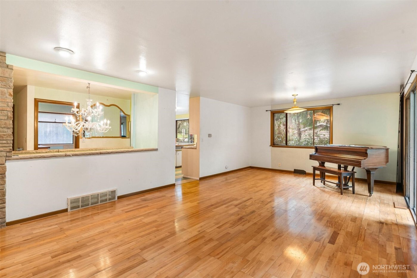 13758 Palatine Avenue N, Seattle, WA 98133