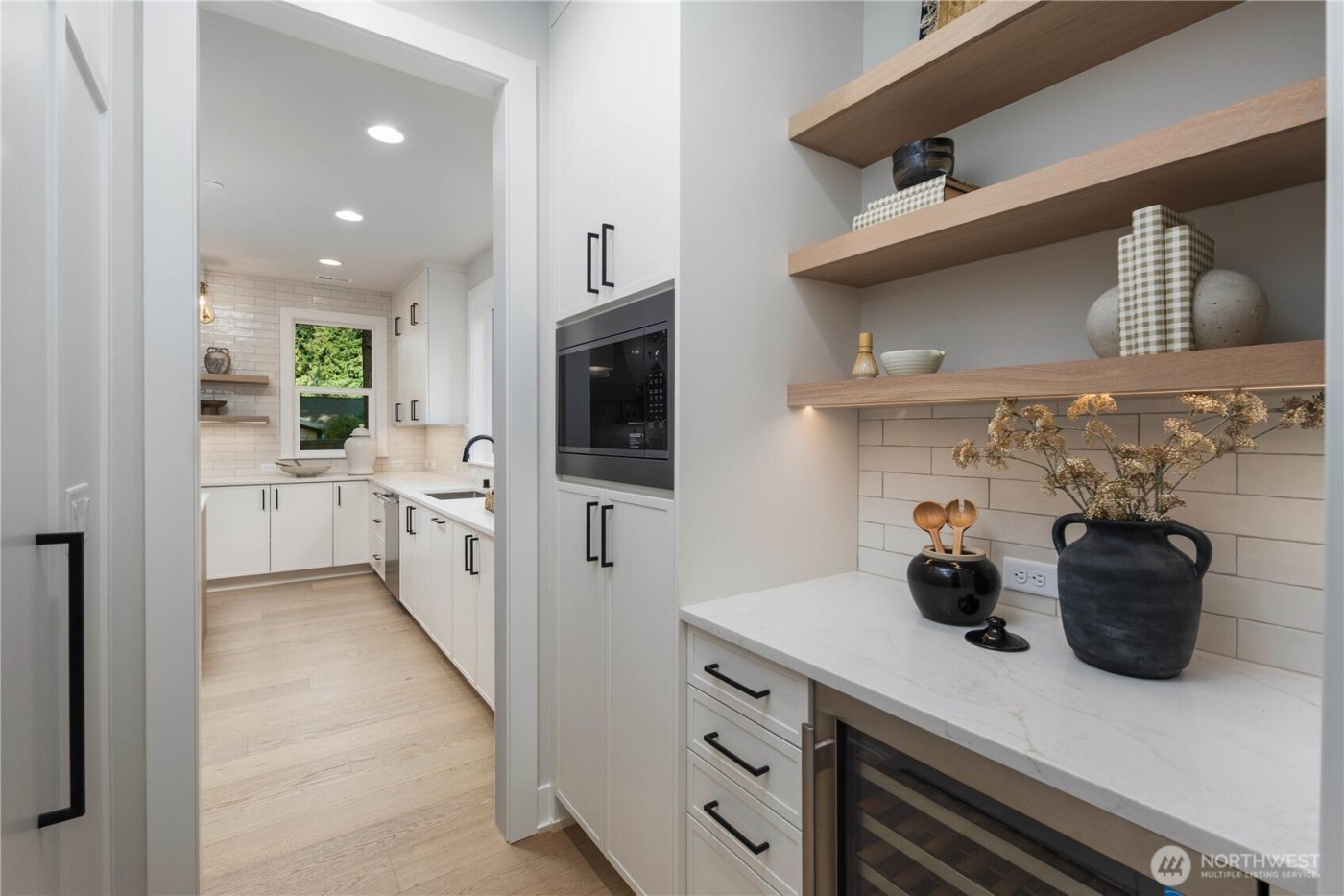 12206 NE 61st Street , Kirkland, WA 98033-8559