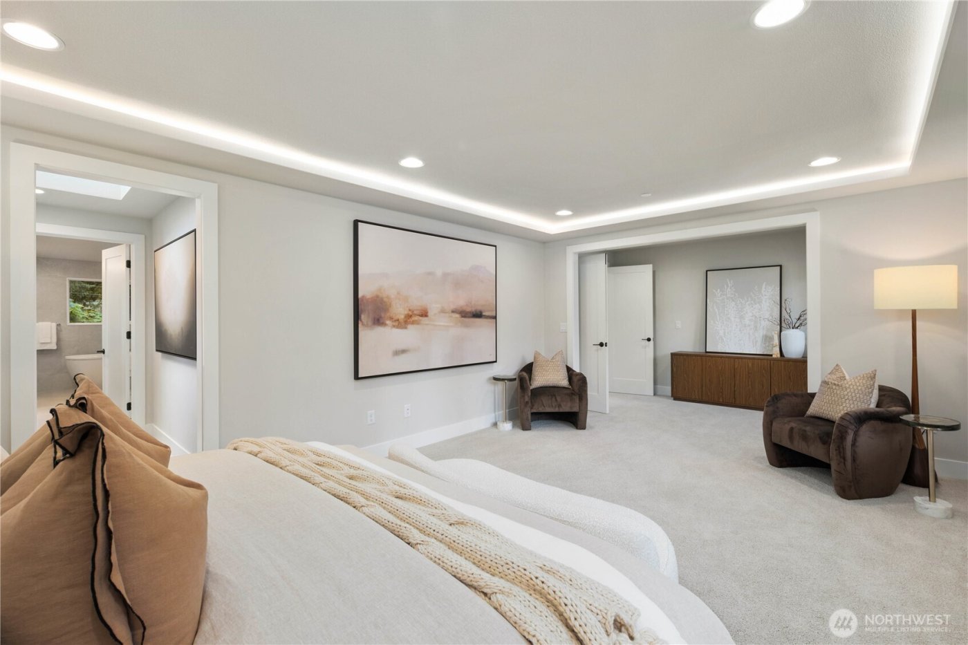 12206 NE 61st Street , Kirkland, WA 98033-8559