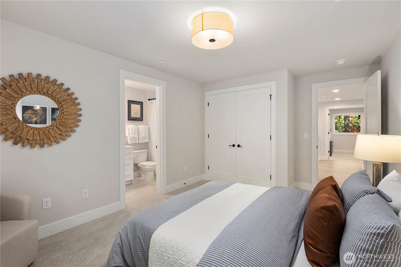 12206 NE 61st Street , Kirkland, WA 98033-8559