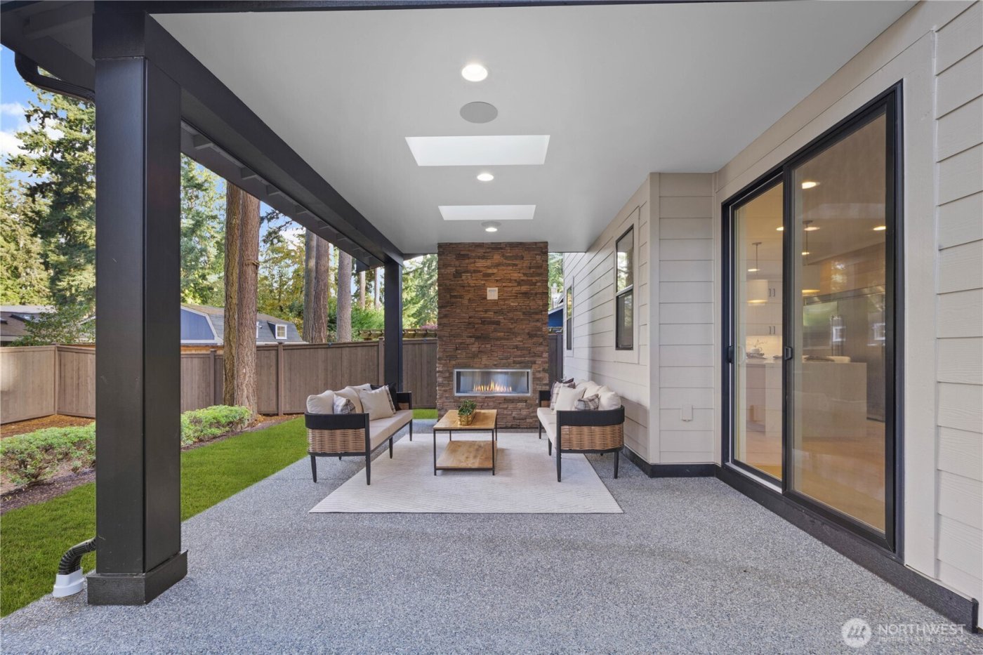 12206 NE 61st Street , Kirkland, WA 98033-8559