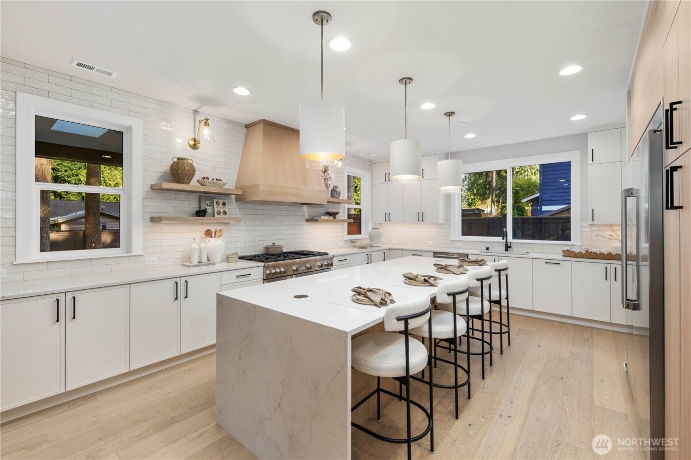 12206 NE 61st Street , Kirkland, WA 98033-8559