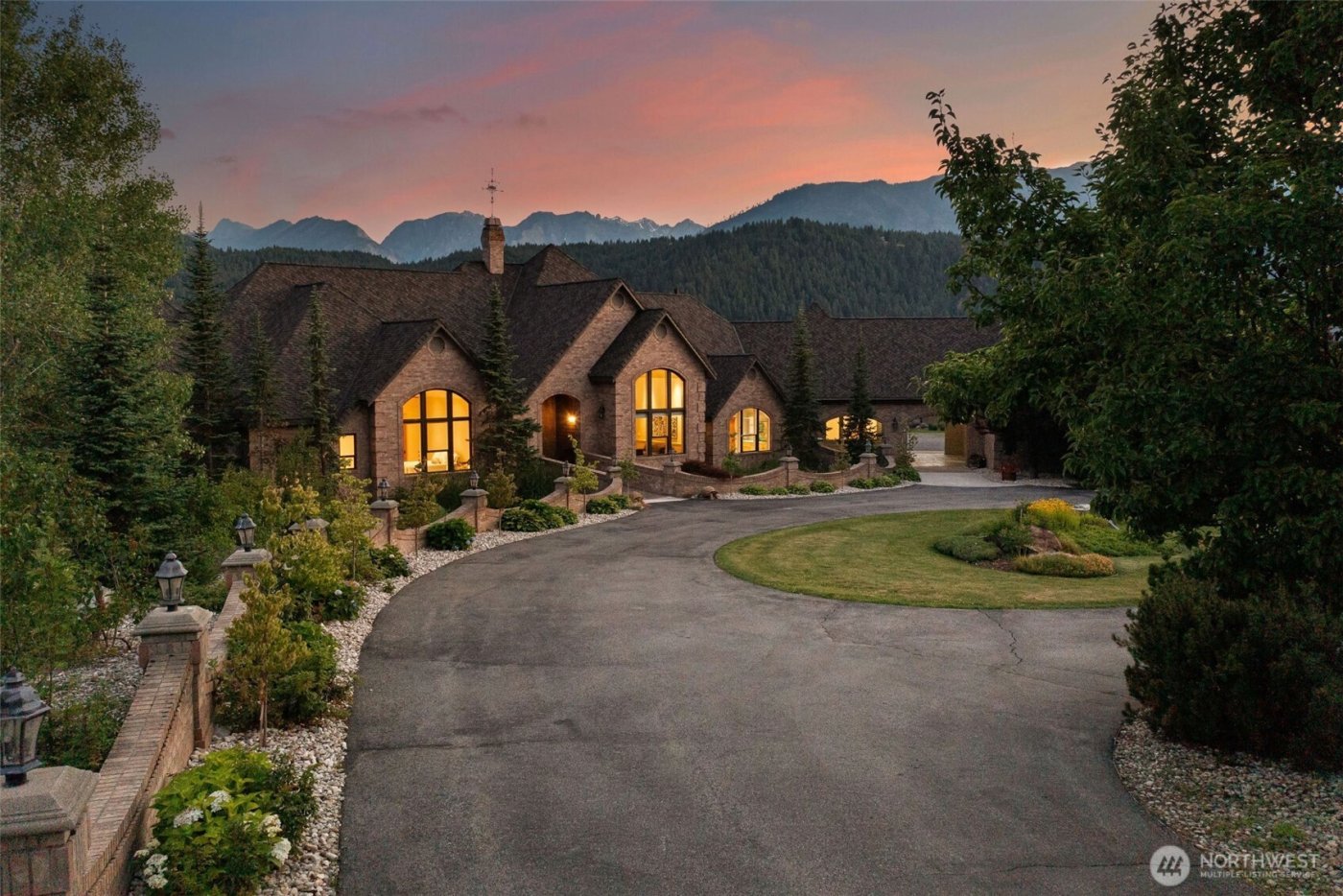 10755 North Road , Leavenworth, WA 98826