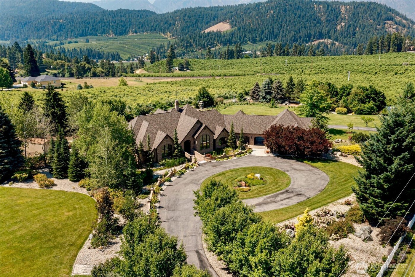 10755 North Road , Leavenworth, WA 98826