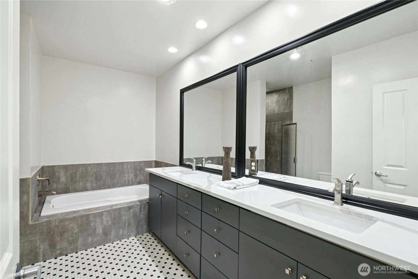 1000 Aurora Avenue N #409, Seattle, WA 98109