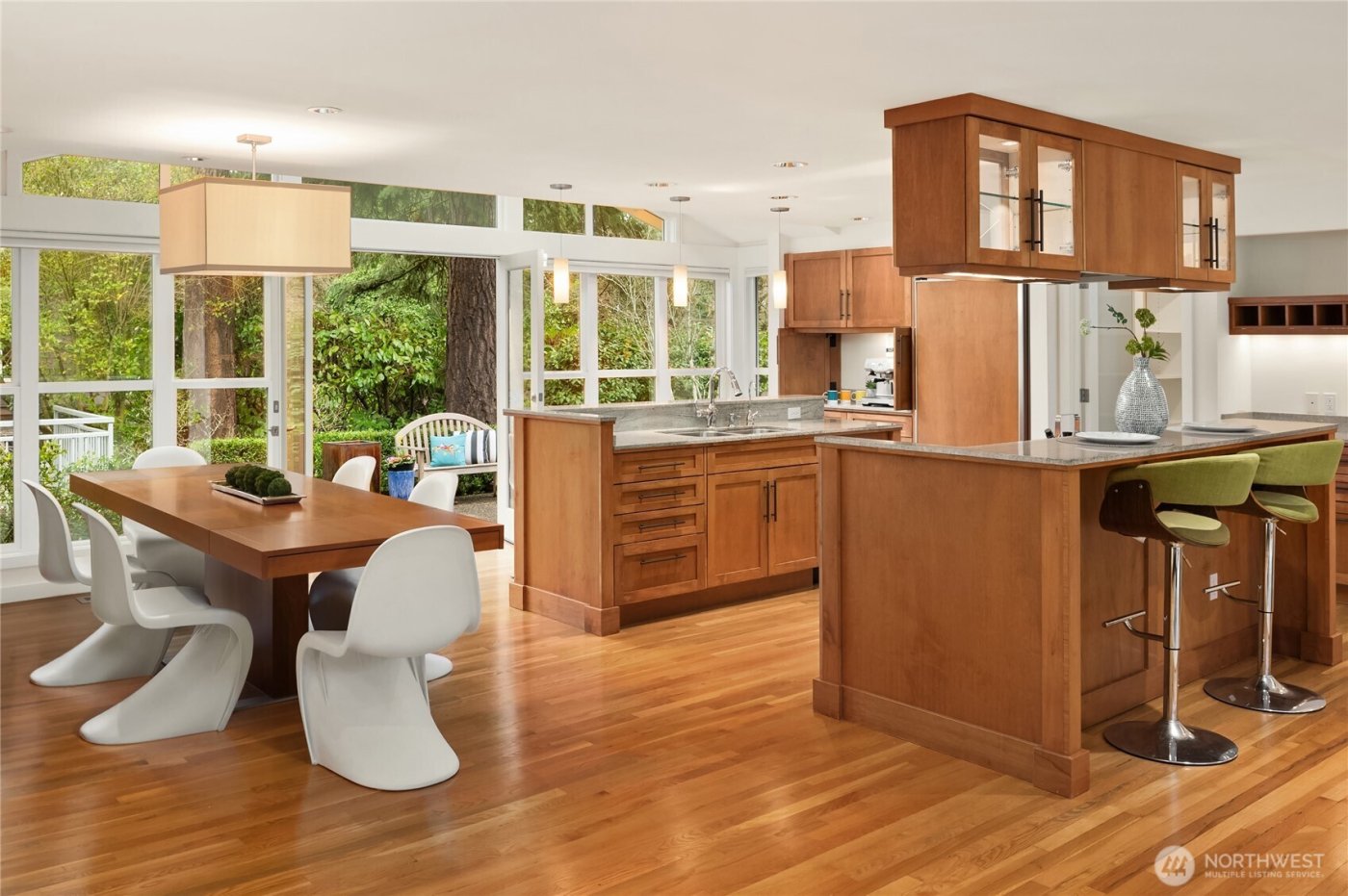 10617 SE 18th Street , Bellevue, WA 98004-7138