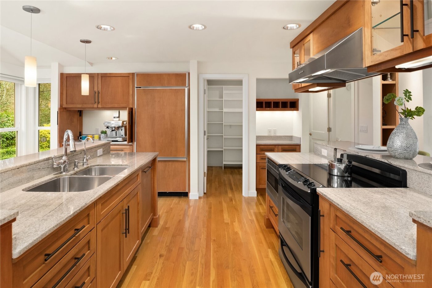 10617 SE 18th Street , Bellevue, WA 98004-7138