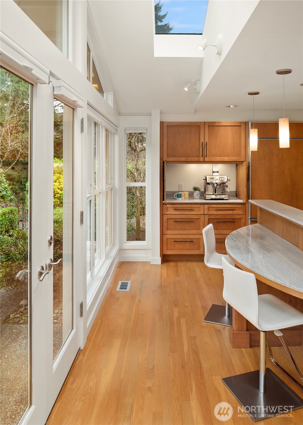 10617 SE 18th Street , Bellevue, WA 98004-7138