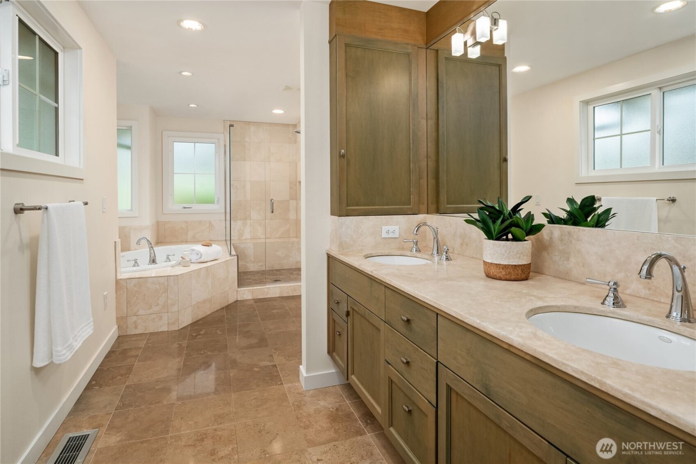 10617 SE 18th Street , Bellevue, WA 98004-7138