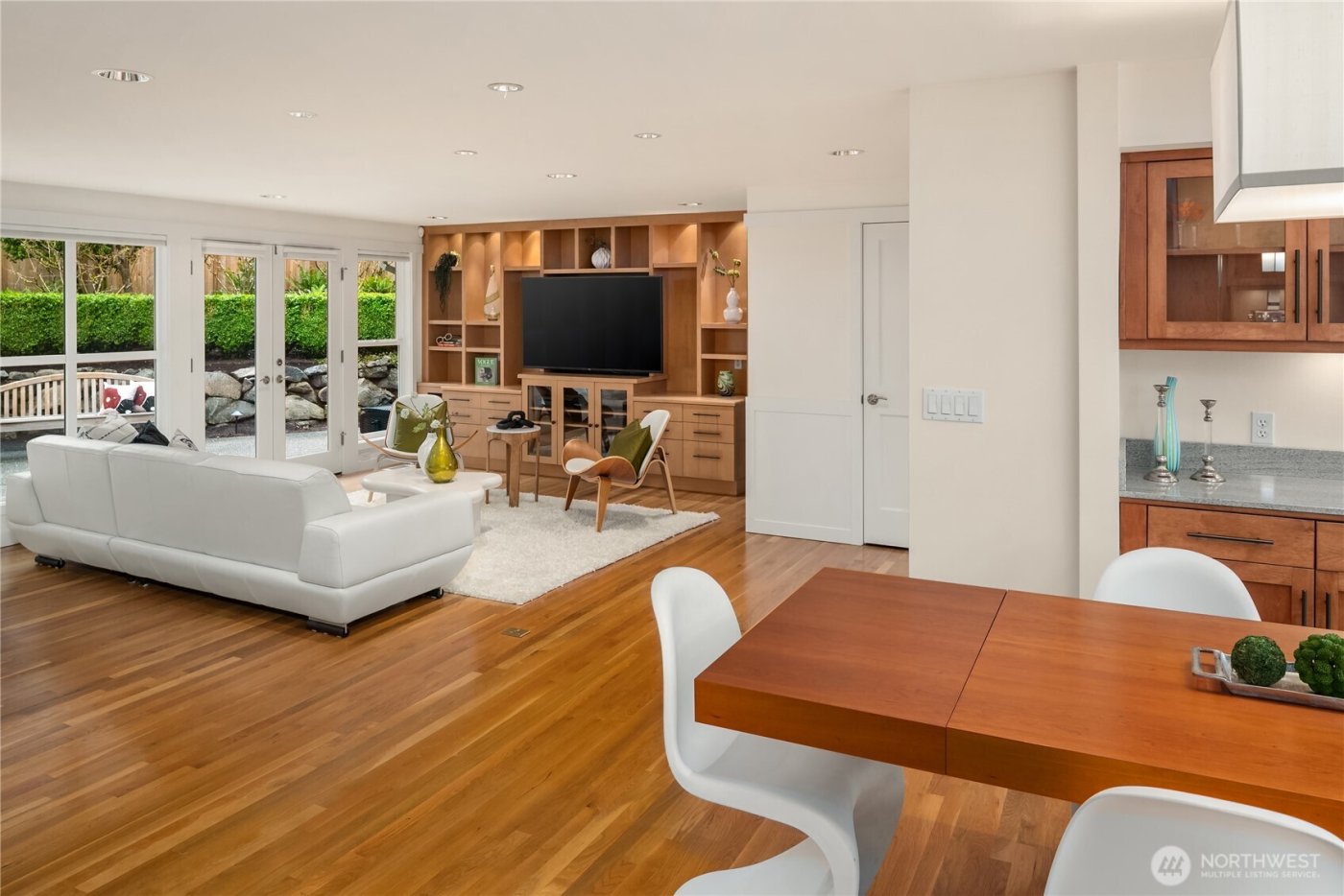 10617 SE 18th Street , Bellevue, WA 98004-7138