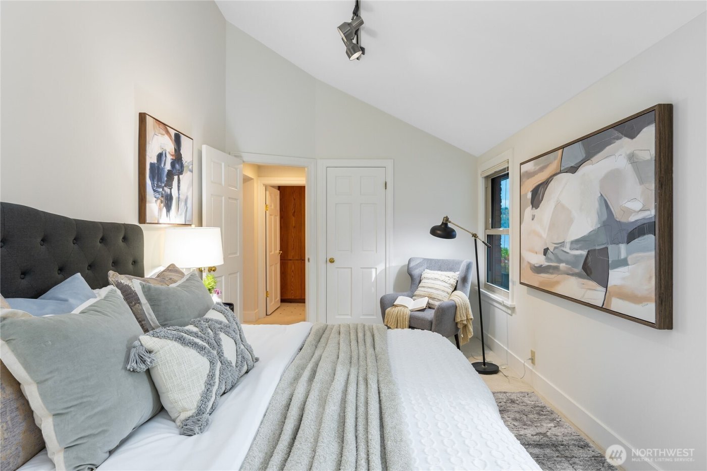 14026 Riviera Place NE, Seattle, WA 98125