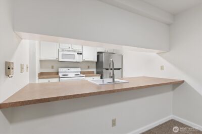 132 NE 95th Street #B309, Seattle, WA 98115 - Photo 17