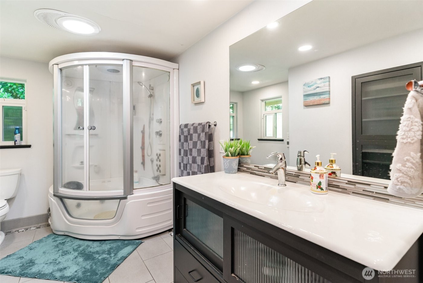 2726 Pioneer Way E, Tacoma, WA 98404-5330