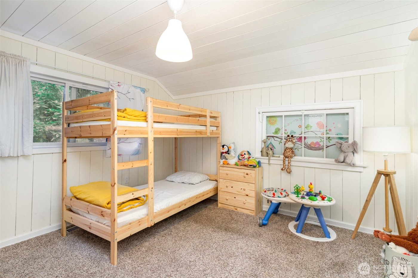 2726 Pioneer Way E, Tacoma, WA 98404-5330