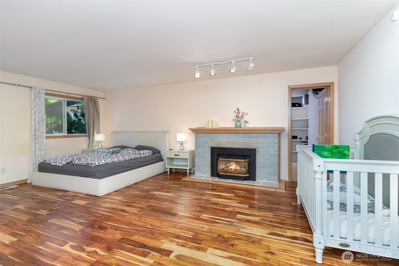 2726 Pioneer Way E, Tacoma, WA 98404-5330