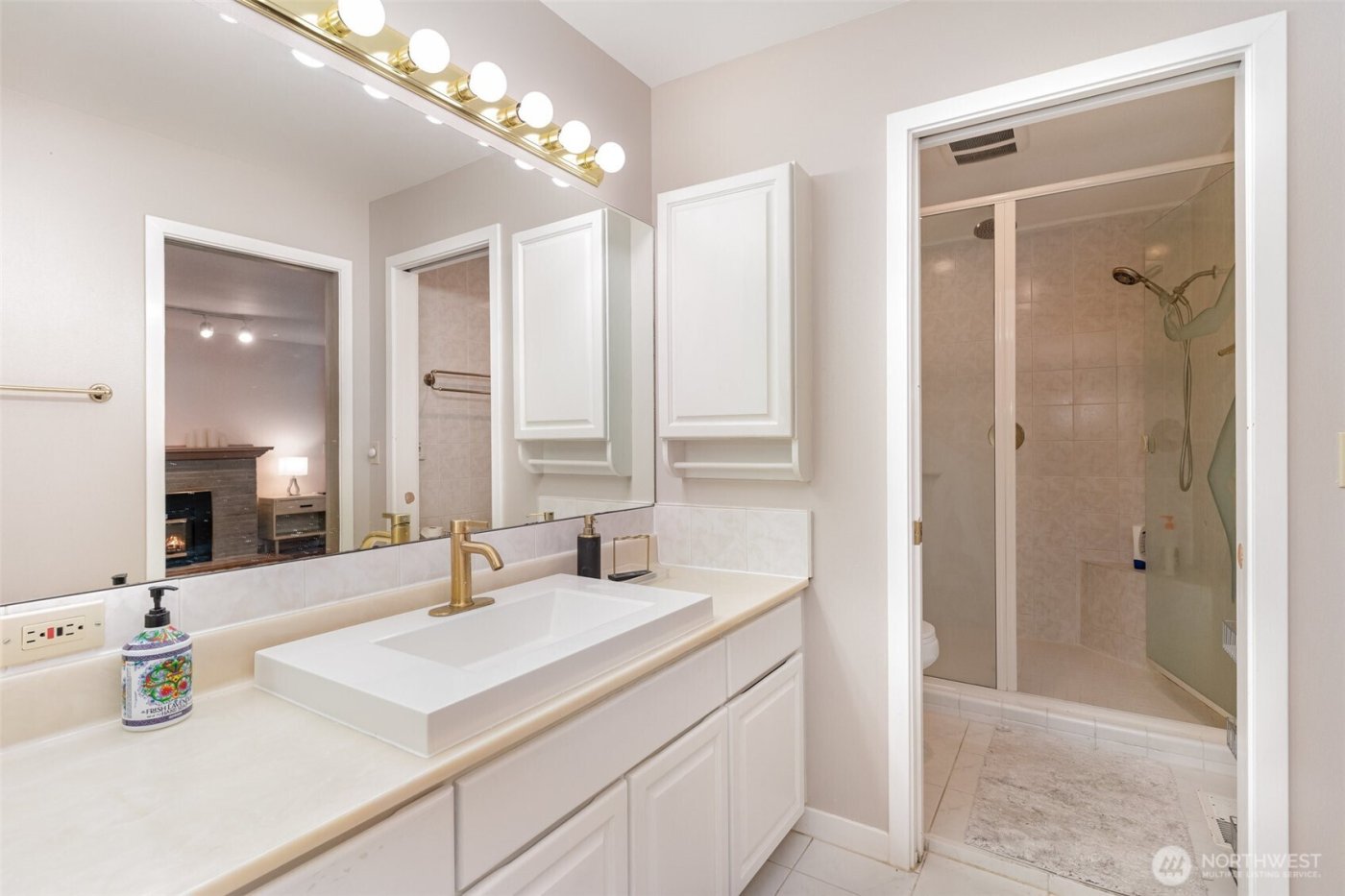 2726 Pioneer Way E, Tacoma, WA 98404-5330