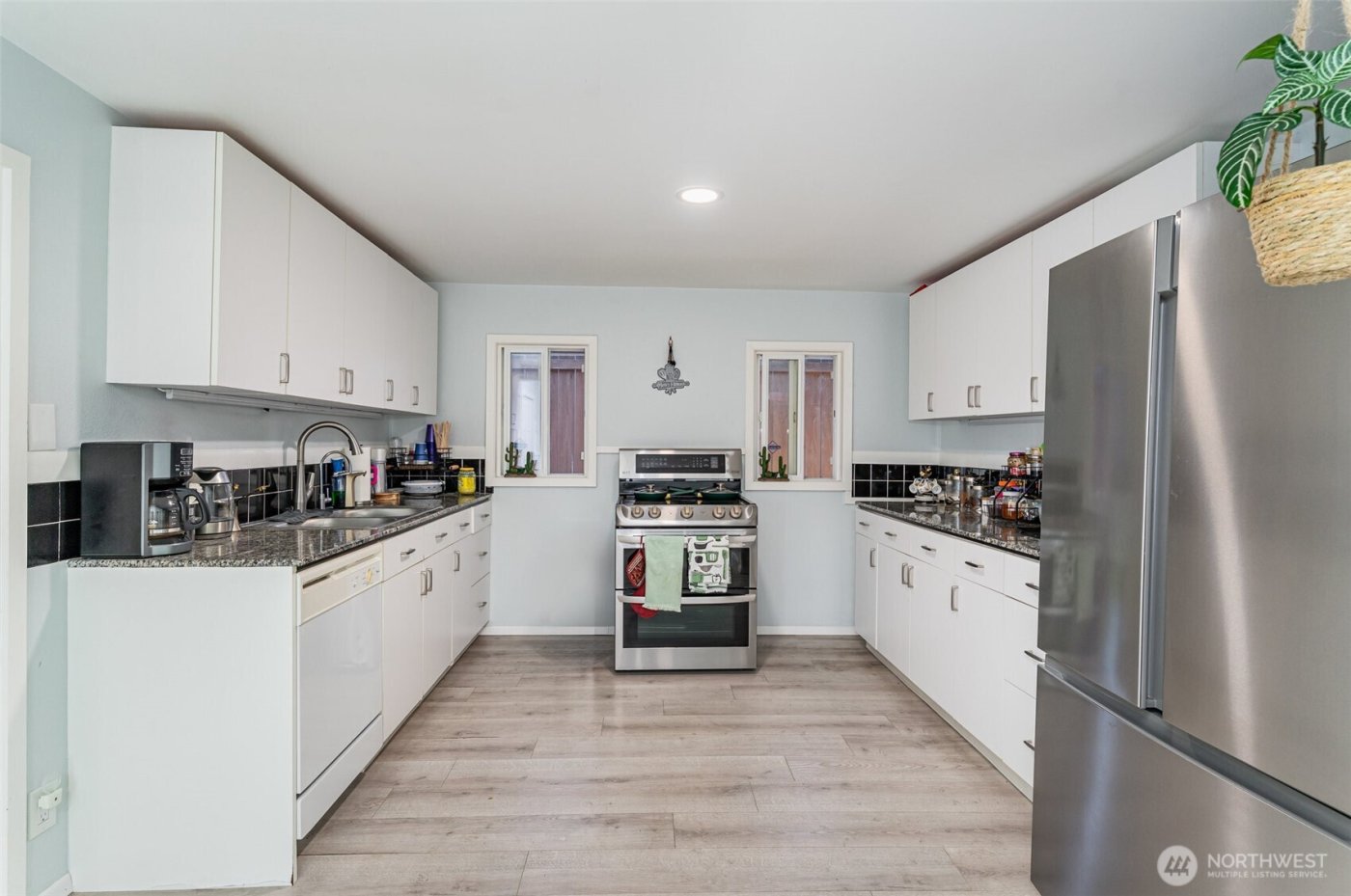 2726 Pioneer Way E, Tacoma, WA 98404-5330