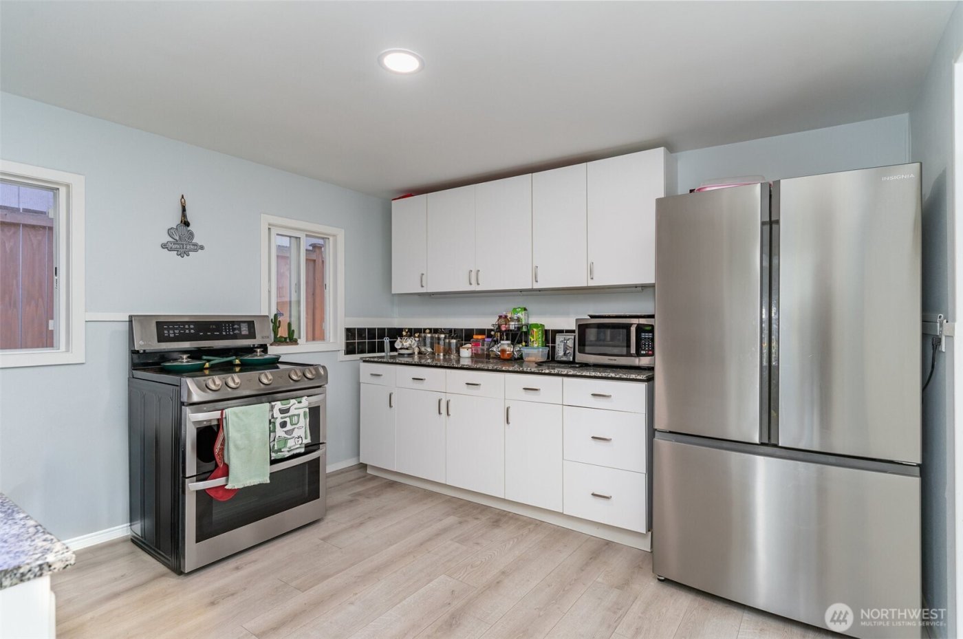 2726 Pioneer Way E, Tacoma, WA 98404-5330