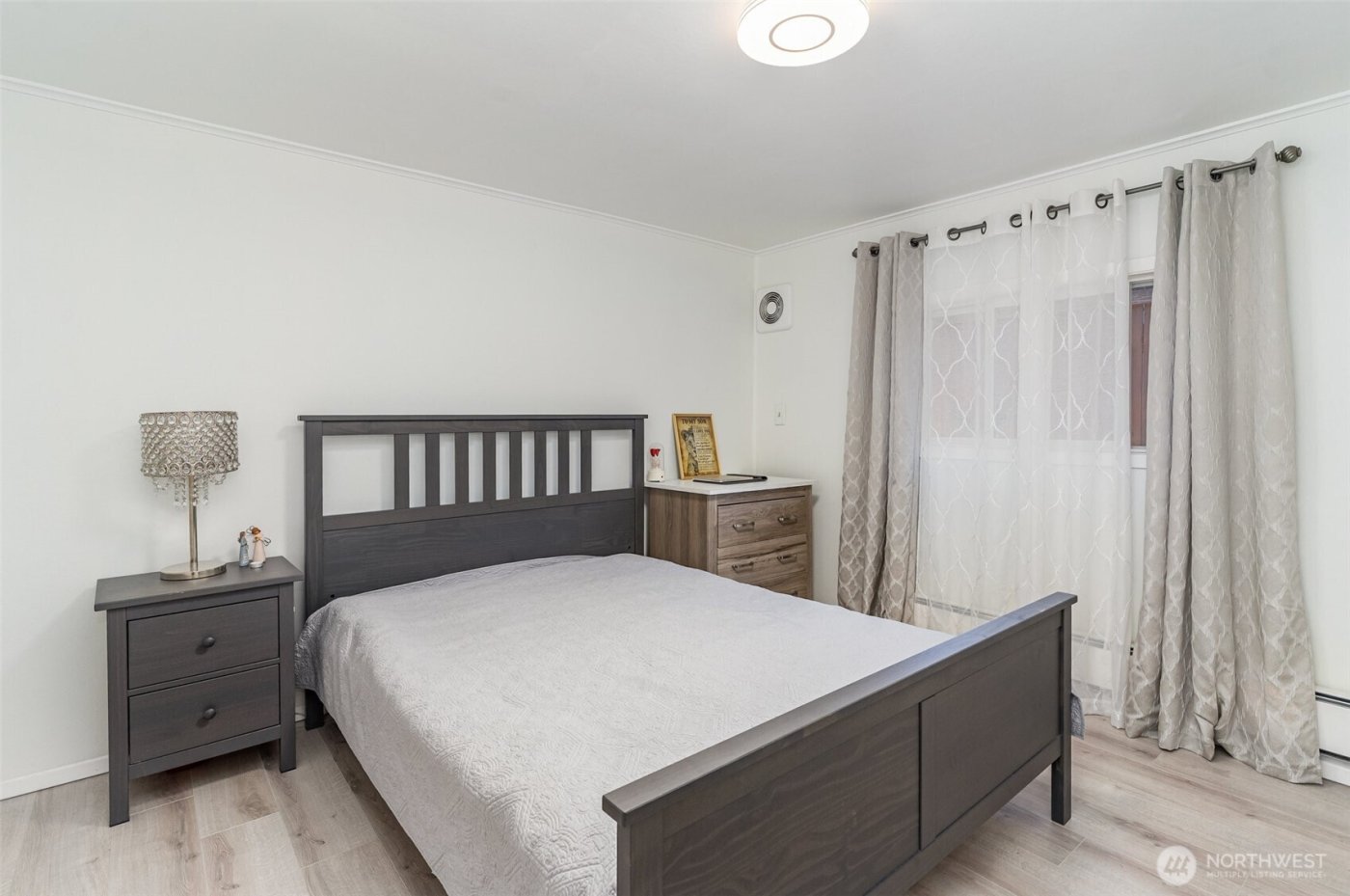 2726 Pioneer Way E, Tacoma, WA 98404-5330