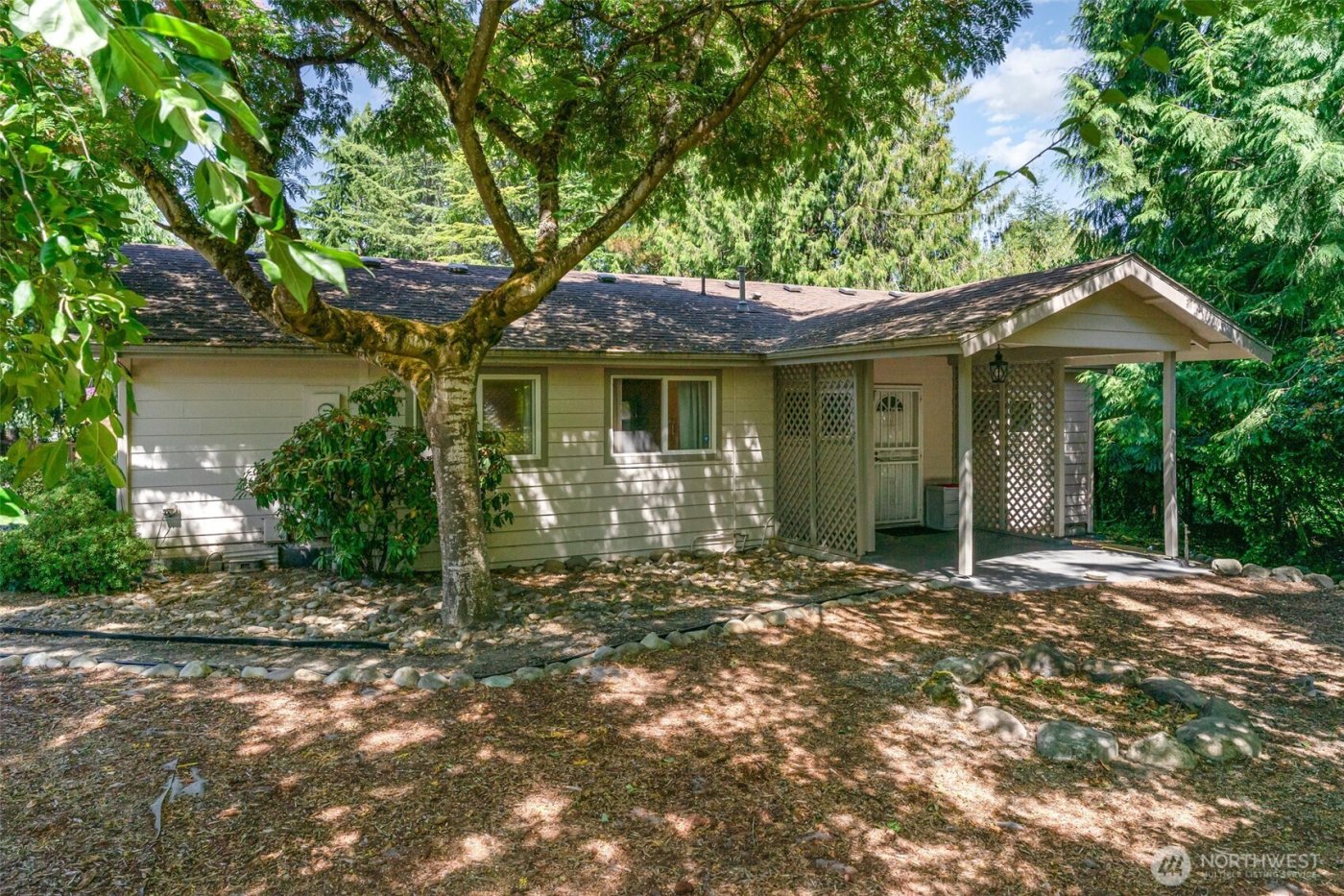 2726 Pioneer Way E, Tacoma, WA 98404-5330